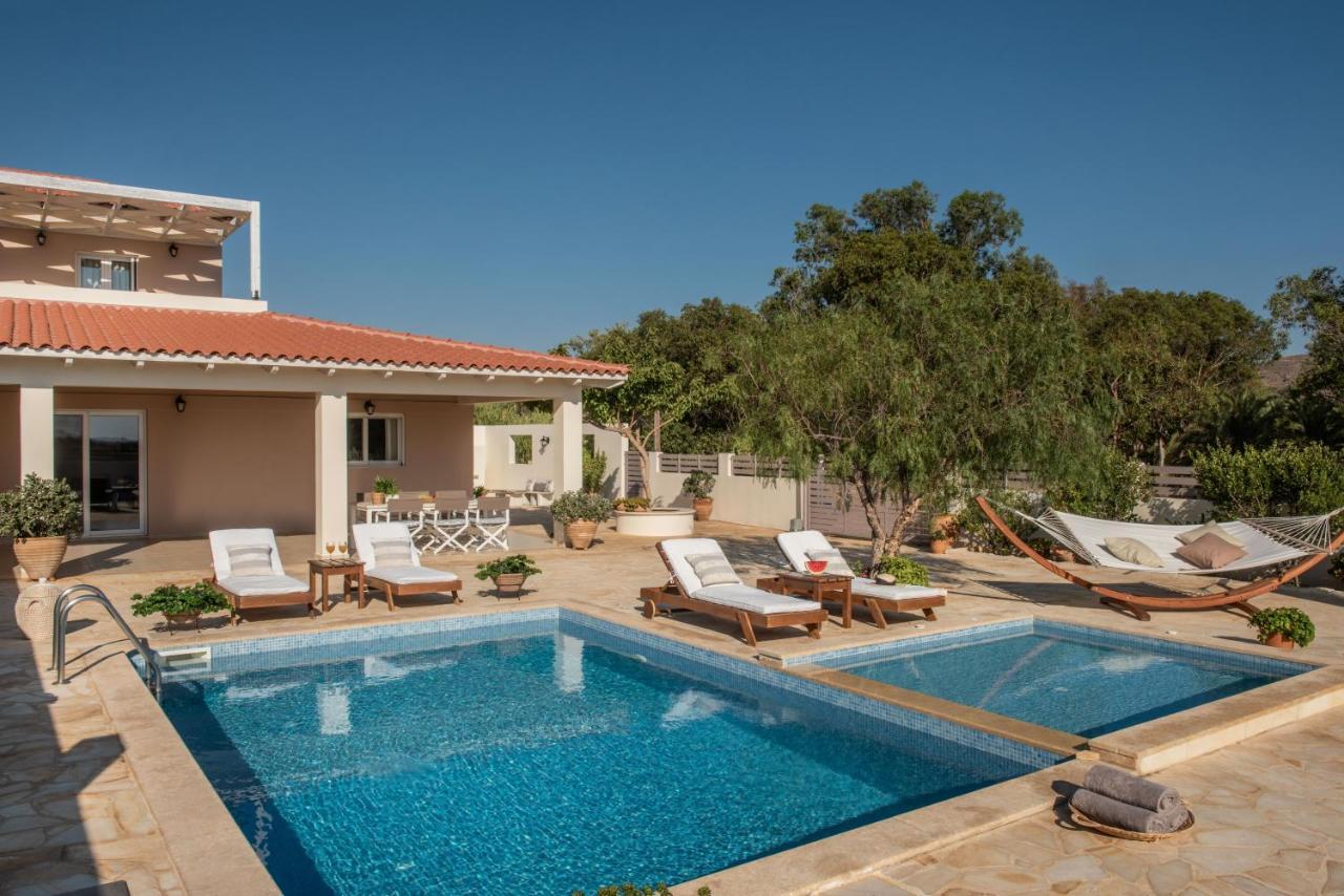 Filothei Beach House With Pool Kalamaki  Bagian luar foto
