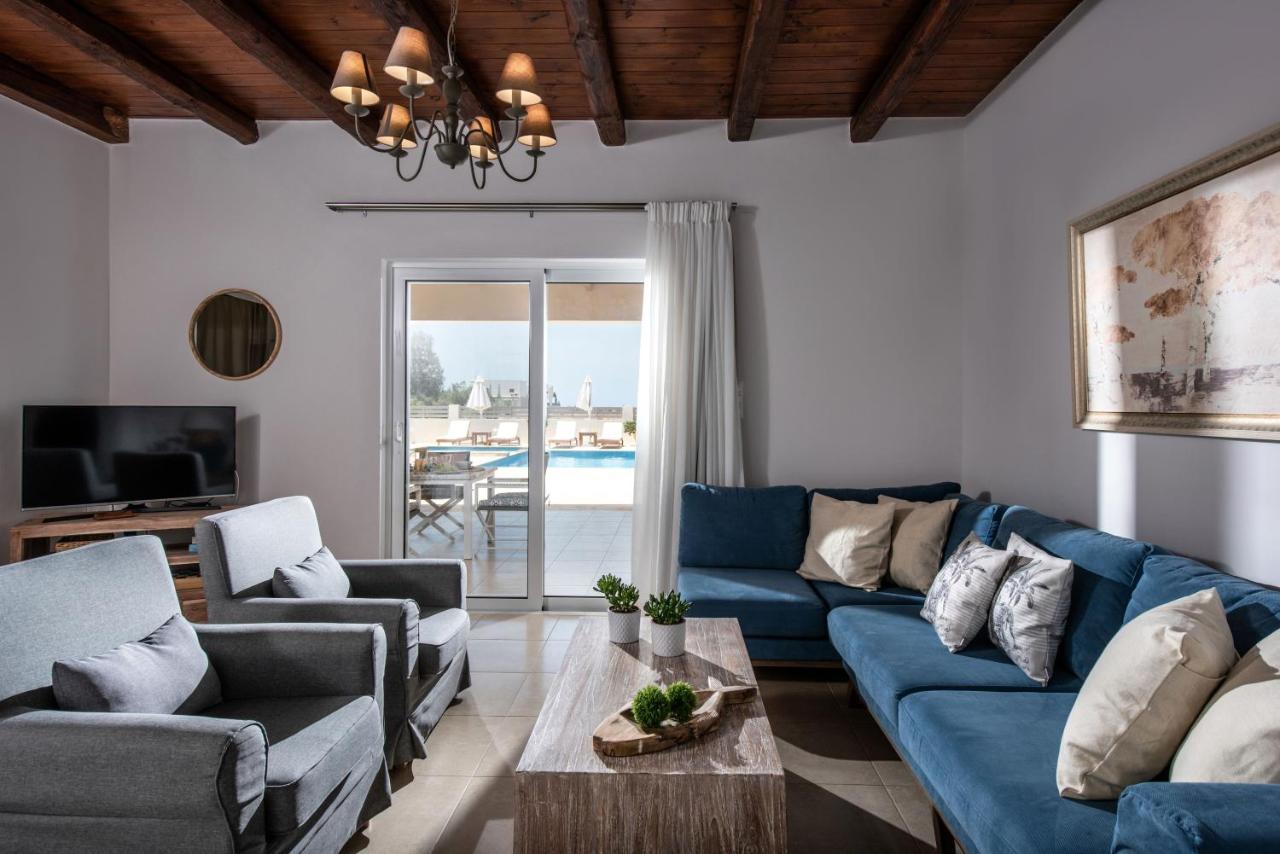 Filothei Beach House With Pool Kalamaki  Bagian luar foto